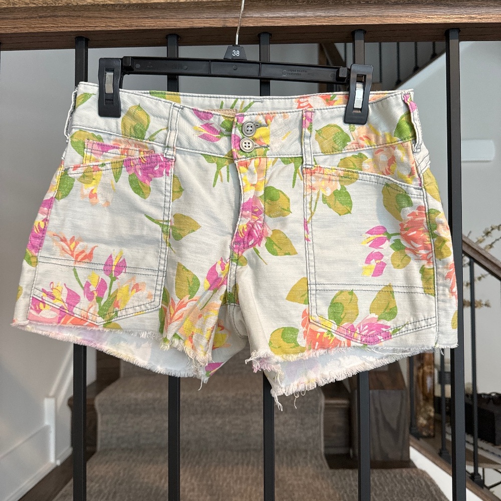 Pilcro, cut off tropical shorts